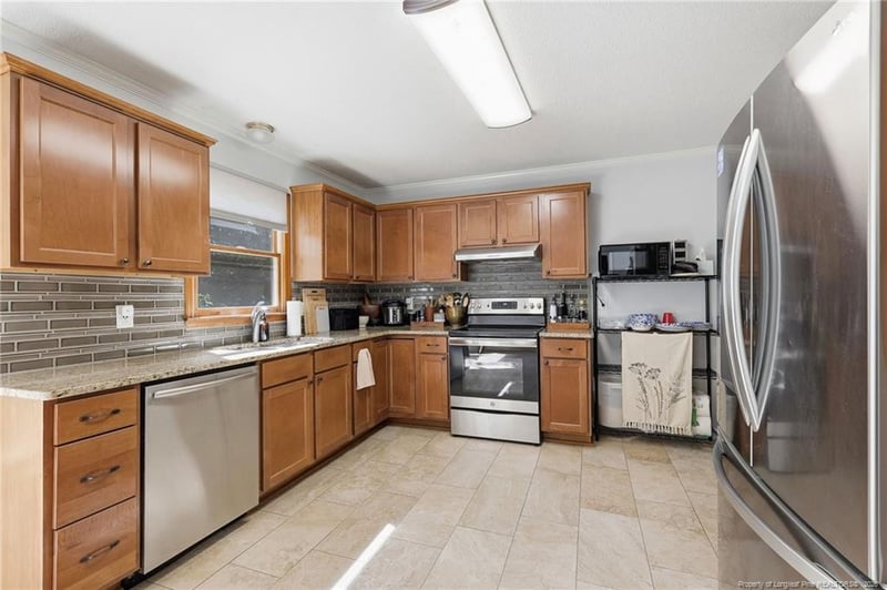 1672 Sykes Pond Rd, Fayetteville, NC 28304
