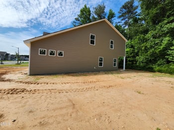 1673 Elk Run Dr, Fayetteville, NC 28312