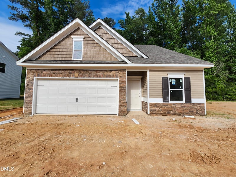 1673 Elk Run Dr, Fayetteville, NC 28312