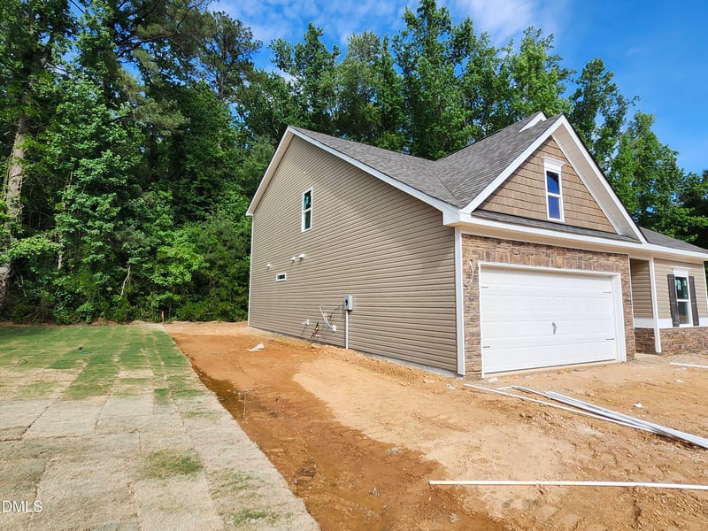 1673 Elk Run Dr, Fayetteville, NC 28312