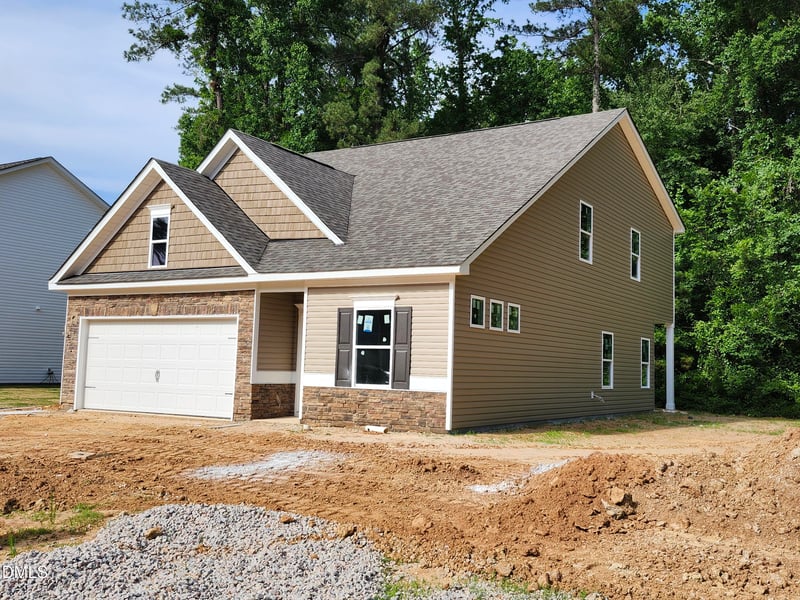 1673 Elk Run Dr, Fayetteville, NC 28312
