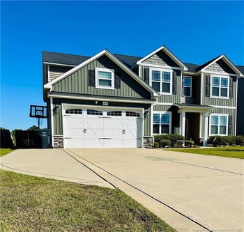1676 Man O War Dr, Hope Mills, NC 28348