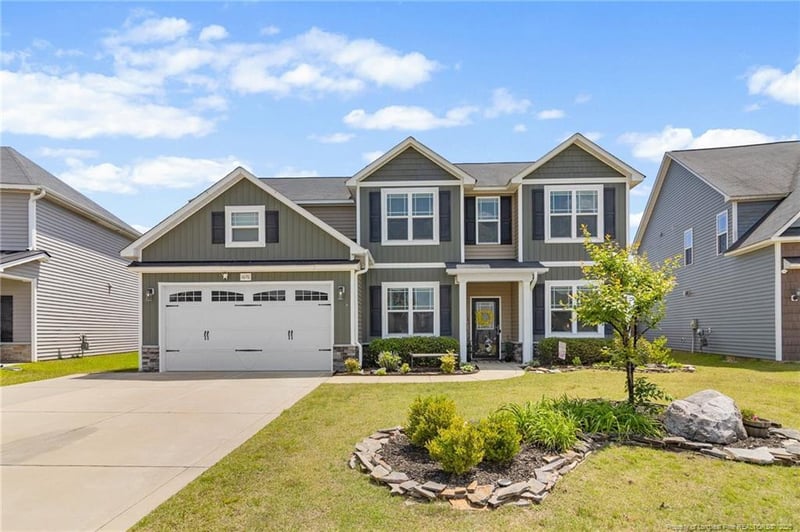 1676 Man O War Dr, Hope Mills, NC 28348