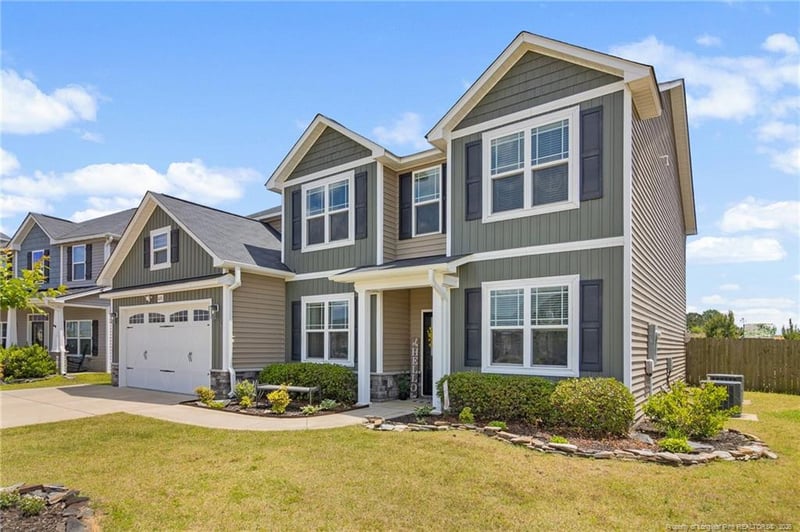 1676 Man O War Dr, Hope Mills, NC 28348