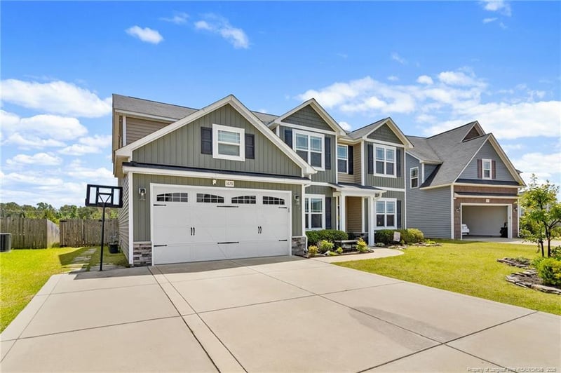 1676 Man O War Dr, Hope Mills, NC 28348