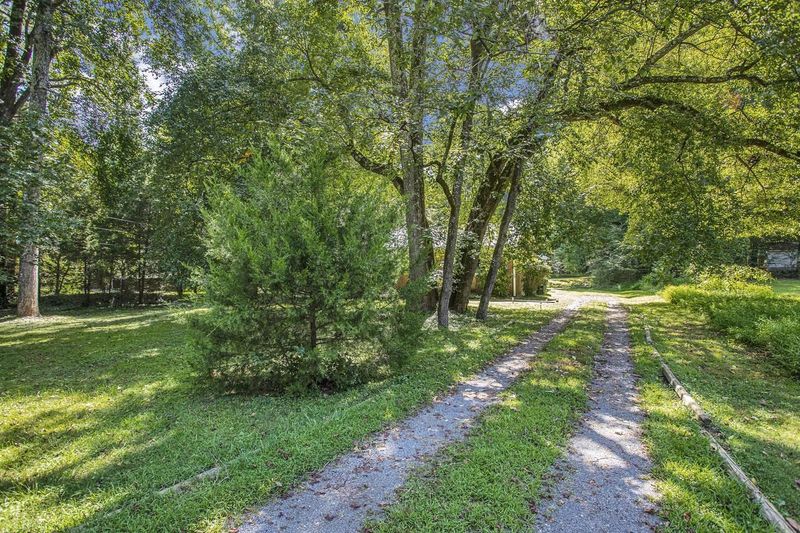 17 S Circle Dr, Chapel Hill, NC 27516