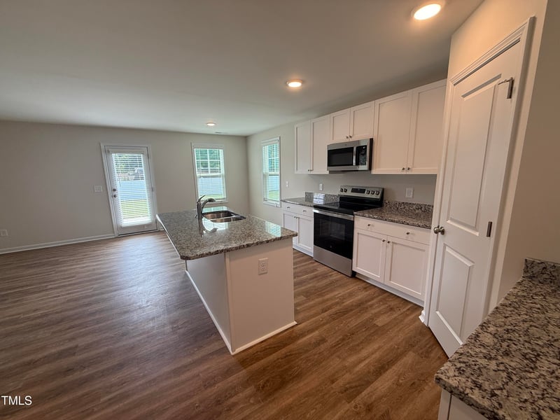 17 Emily Gardens Dr, Selma, NC 27576