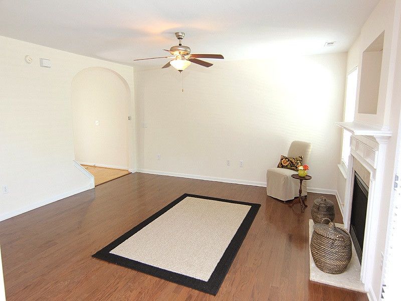 17 Grosbeak Ln SW, Durham, NC 27713