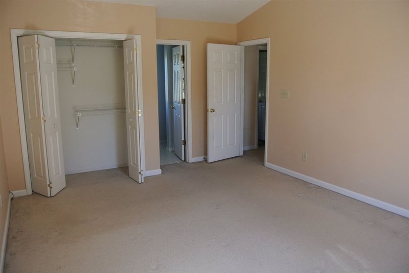 17 Hummingbird Ln, Durham, NC 27712