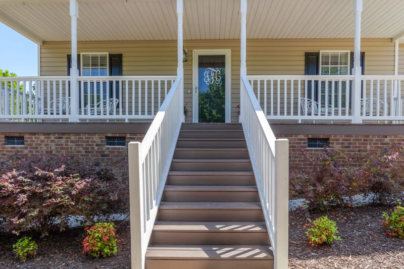 17 S Ledford Dr, Clayton, NC 27520