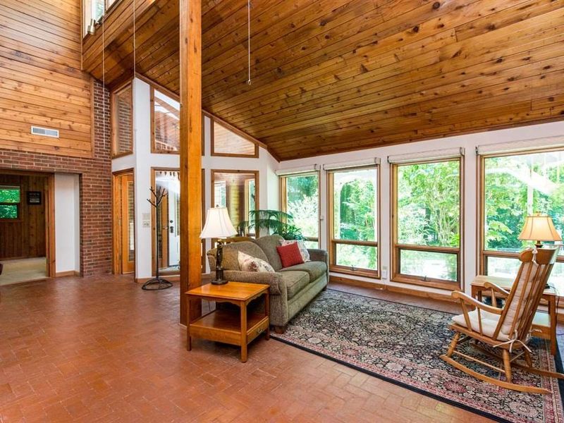 17 Logging Trl, Durham, NC 27707