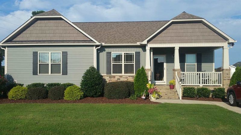 17 Middle Landing Dr, Smithfield, NC 27577