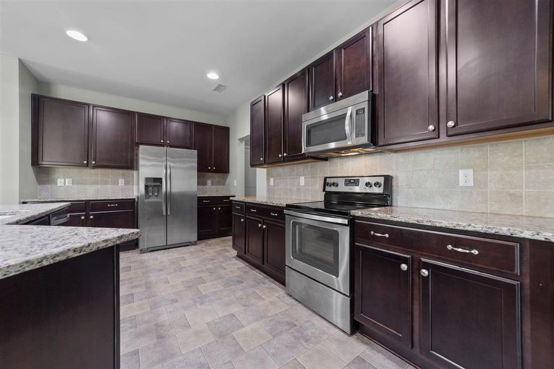 17 Tabernacle Ct, Durham, NC 27703