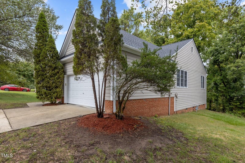 17 Vestrial Ln, Durham, NC 27703