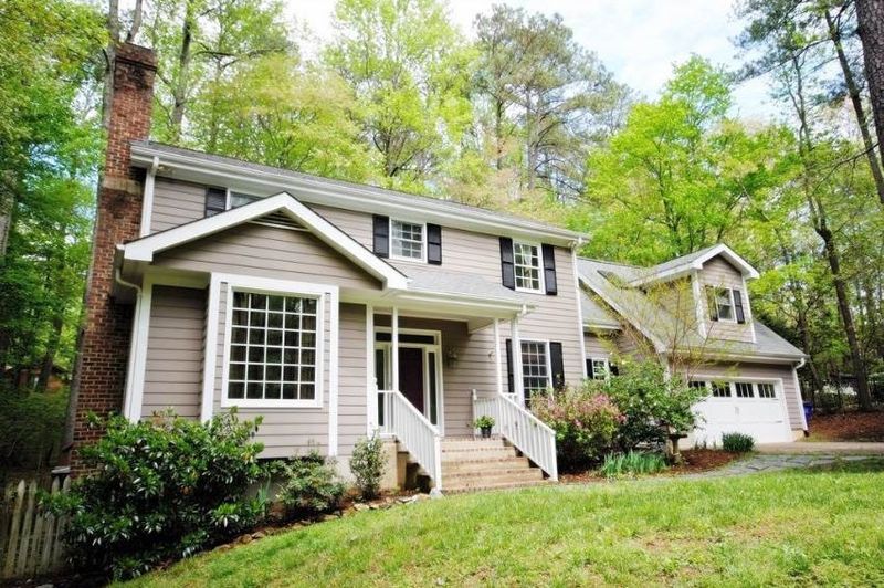 17 Wedgewood Dr, Chapel Hill, NC 27514