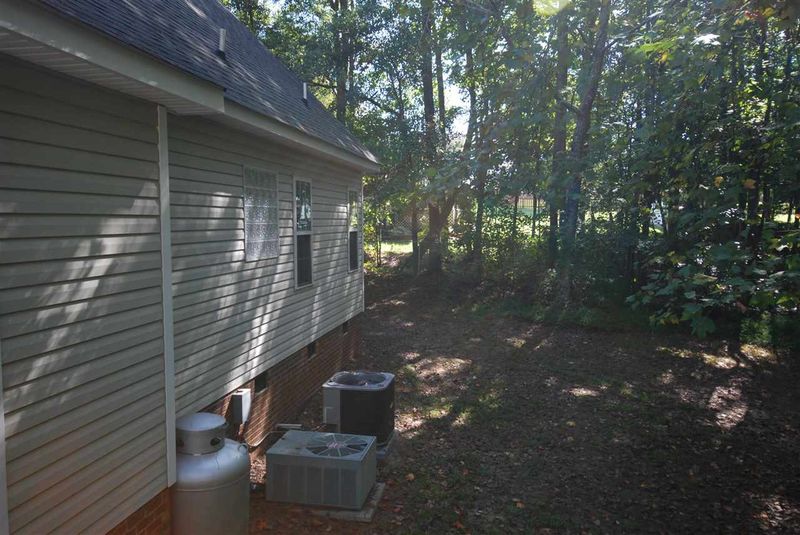170 Redbud Dr, Clayton, NC 27520
