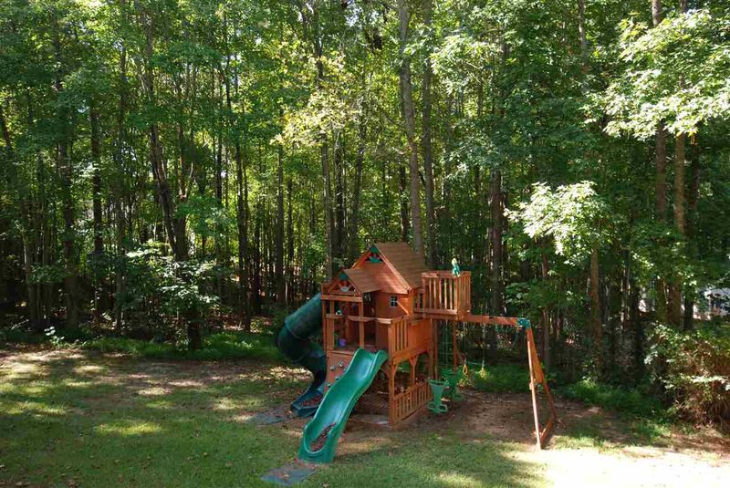 170 Redbud Dr, Clayton, NC 27520