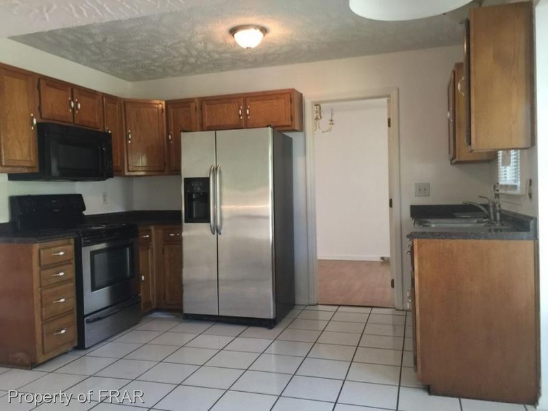 1700 Nuthatch Rd, Fayetteville, NC 28304