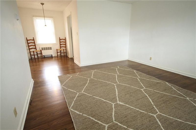 1700 Roslyn Dr, Burlington, NC 27215
