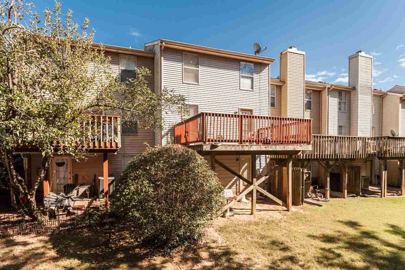 1702 Ithaca Ln, Raleigh, NC 27606