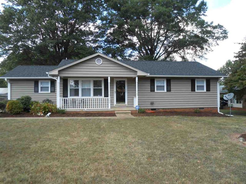 1703 Rendall St, Burlington, NC 27215