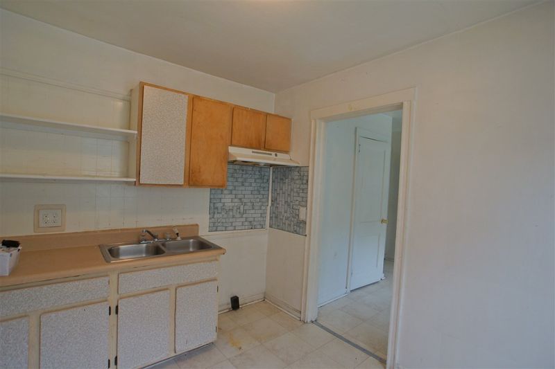 1703 Robinhood Rd, Durham, NC 27701