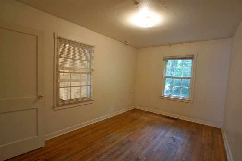 1703 Robinhood Rd, Durham, NC 27701