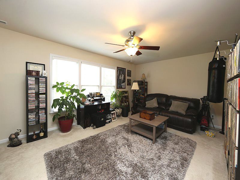 1704 Autumn Ridge Dr, Durham, NC 27712