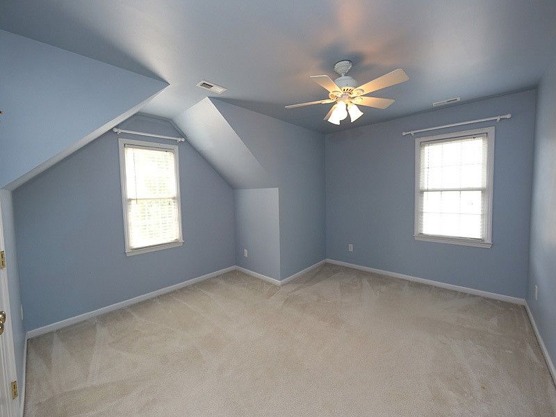 1704 Autumn Ridge Dr, Durham, NC 27712