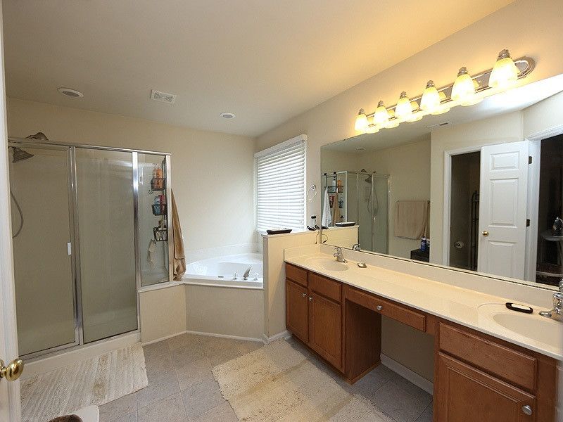 1704 Autumn Ridge Dr, Durham, NC 27712