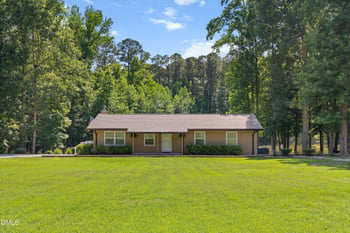 1704 Bowling Rd, Fuquay Varina, NC 27526