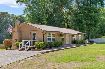 1704 Bowling Rd, Fuquay Varina, NC 27526