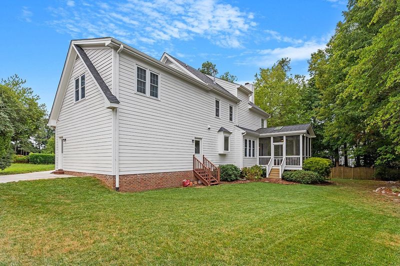 1704 Green Hickory Ct, Apex, NC 27523