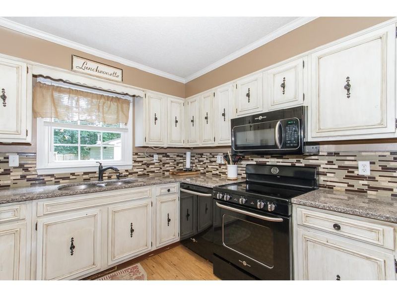1704 Littlejohn, Burlington, NC 27217