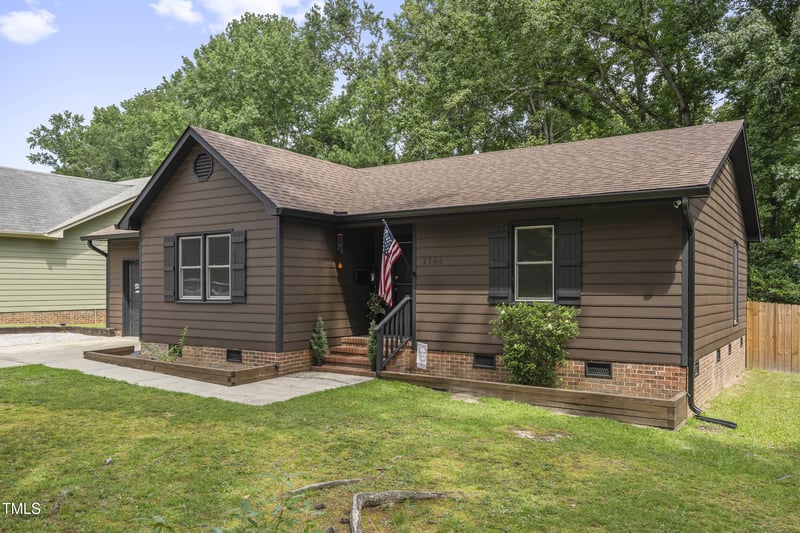 1704 Lyon Rd, Fayetteville, NC 28303