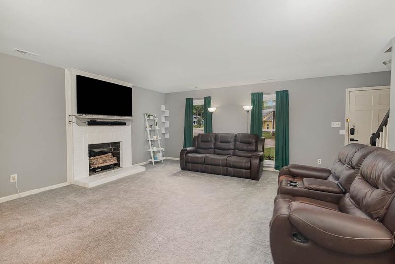 1704 Netherfield Ln, Raleigh, NC 27610