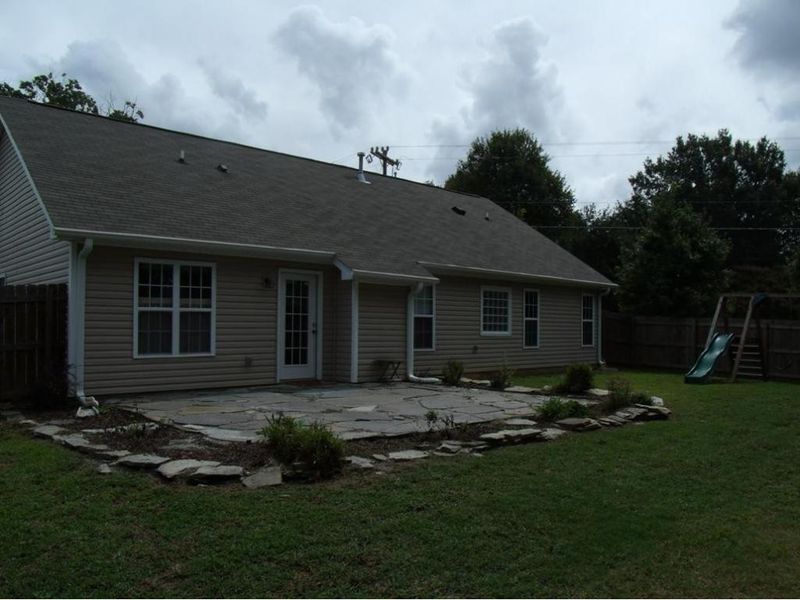 1704 Northside Dr, Burlington, NC 27217