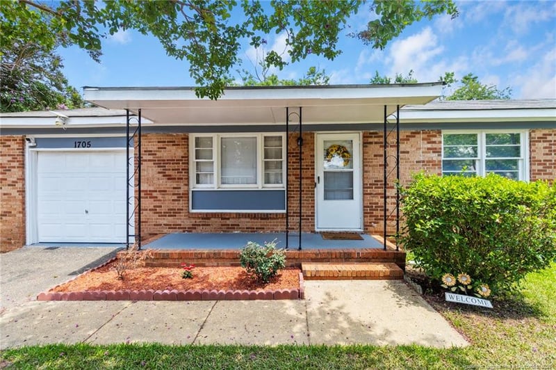 1705 Grandview Dr, Fayetteville, NC 28314