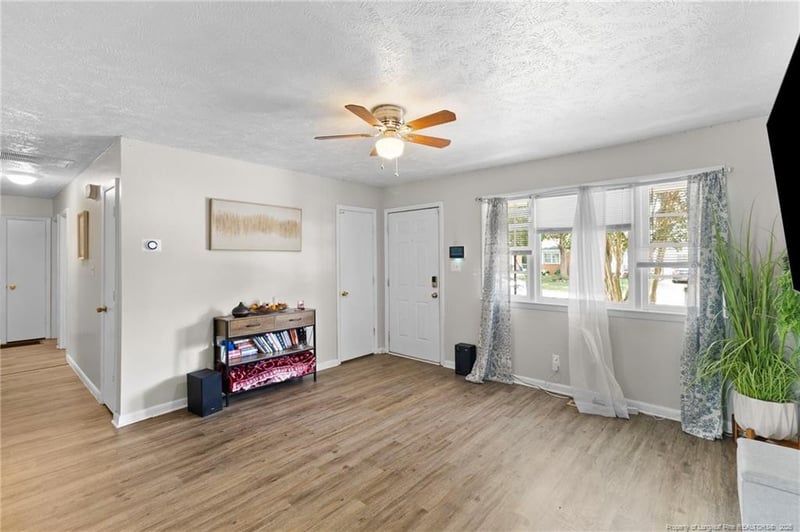 1705 Grandview Dr, Fayetteville, NC 28314