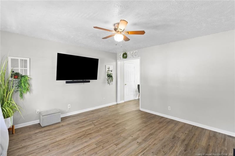 1705 Grandview Dr, Fayetteville, NC 28314