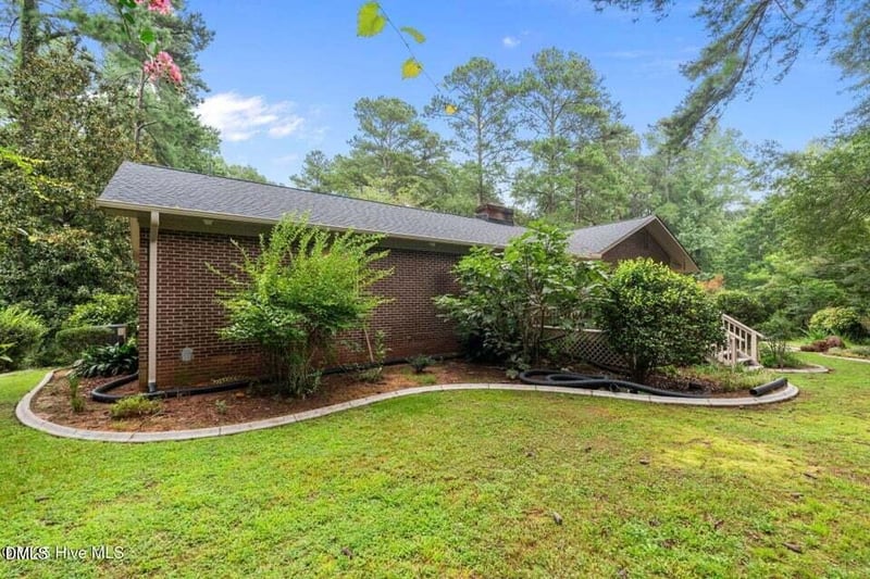 1705 Lord Ashley Dr, Sanford, NC 27330