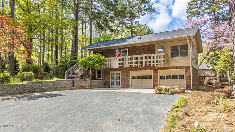 1705 Lord Ashley Dr, Sanford, NC 27330