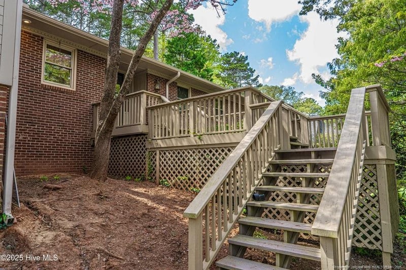1705 Lord Ashley Dr, Sanford, NC 27330