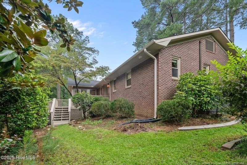 1705 Lord Ashley Dr, Sanford, NC 27330