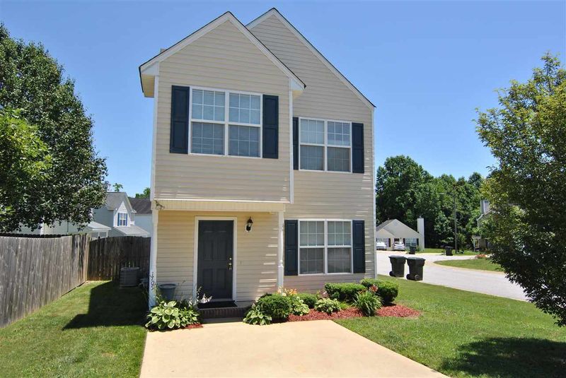 1705 Pebble Ridge Dr, Raleigh, NC 27610