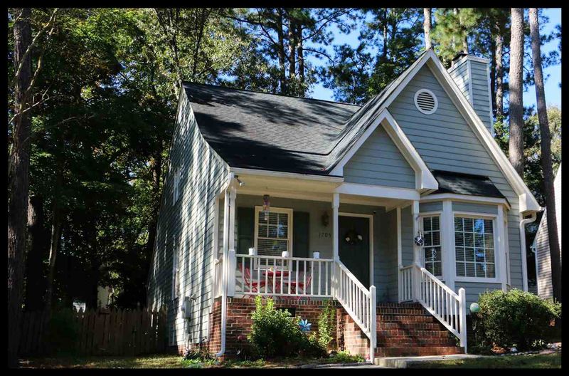 1705 Point Owoods Ct, Raleigh, NC 27604