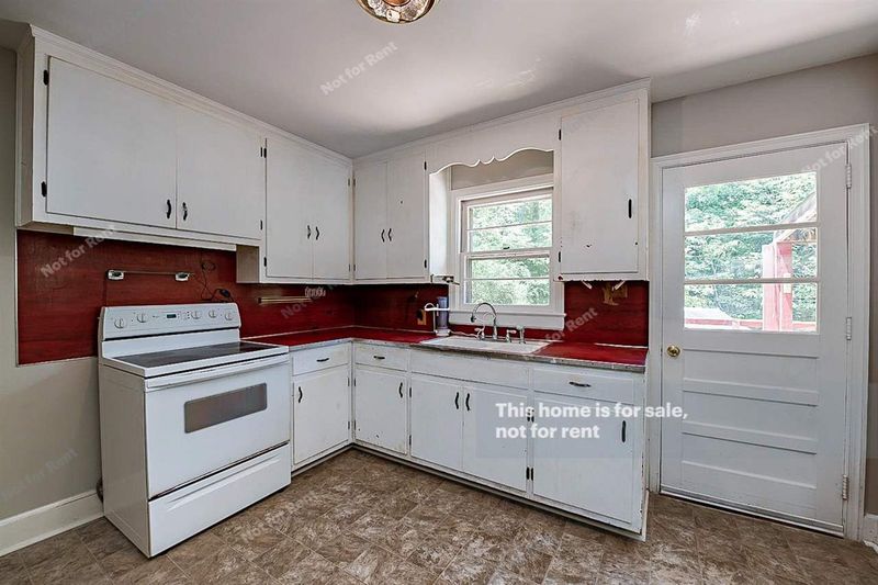 1705 Robinhood Rd, Durham, NC 27701