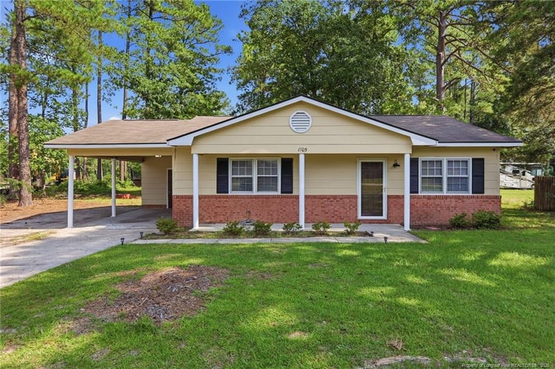 1705 Sand Hill Rd, Hope Mills, NC 28348