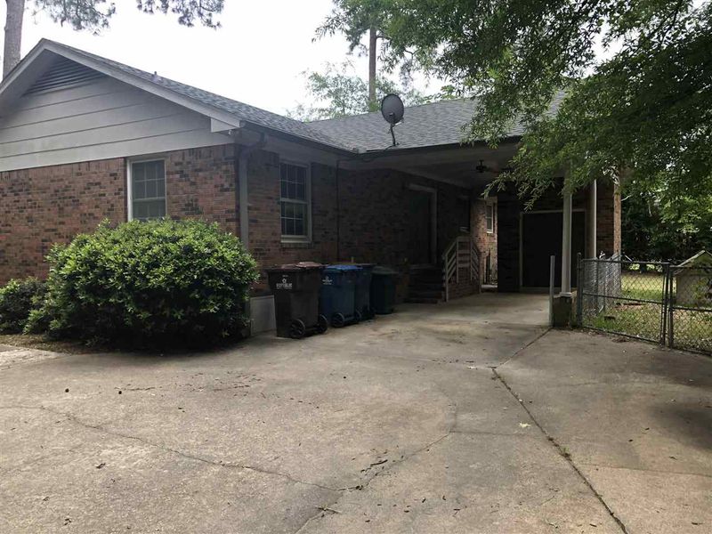1707 Lakeshore Dr, Dunn, NC 28334