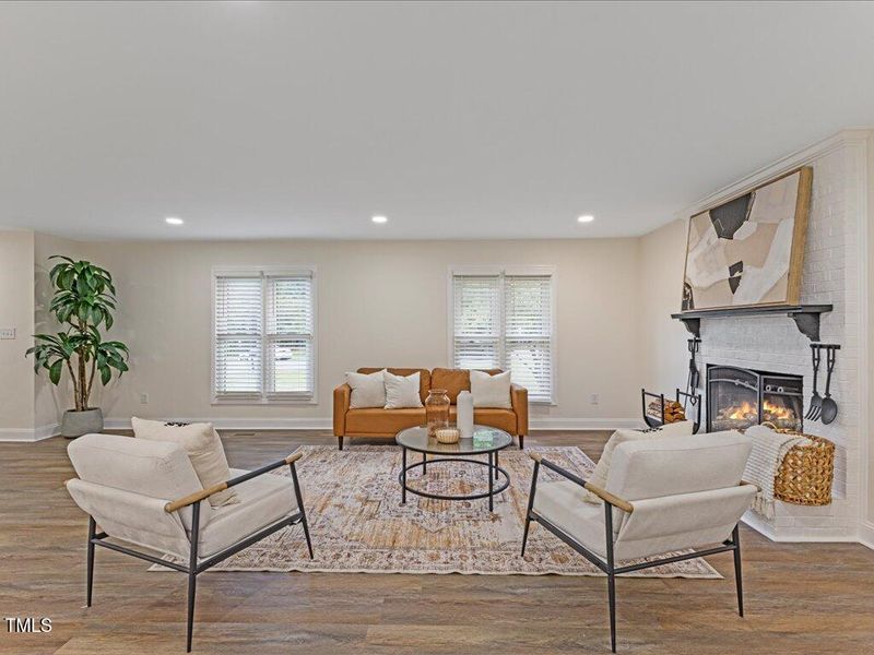 1709 Hawthorne Ln, Burlington, NC 27215